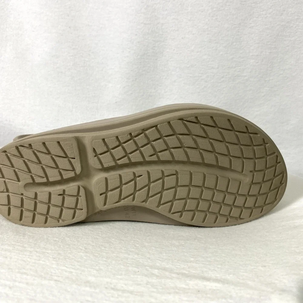 OOFOS sandals excellent
